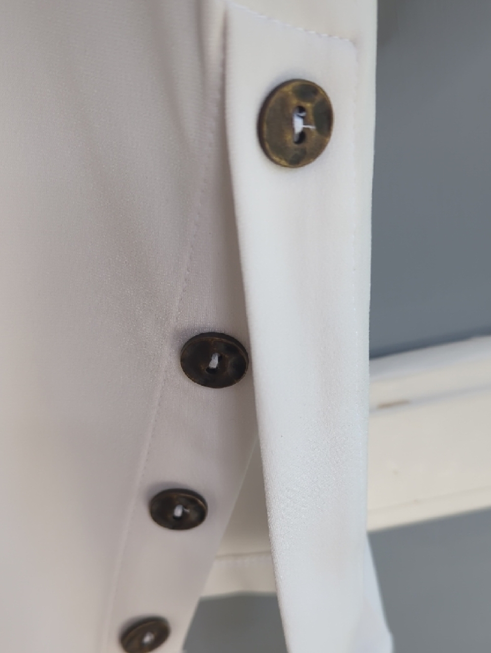Classic White V-Neck Women's Top with Side Button Detail XLP - Picture 3 of 6